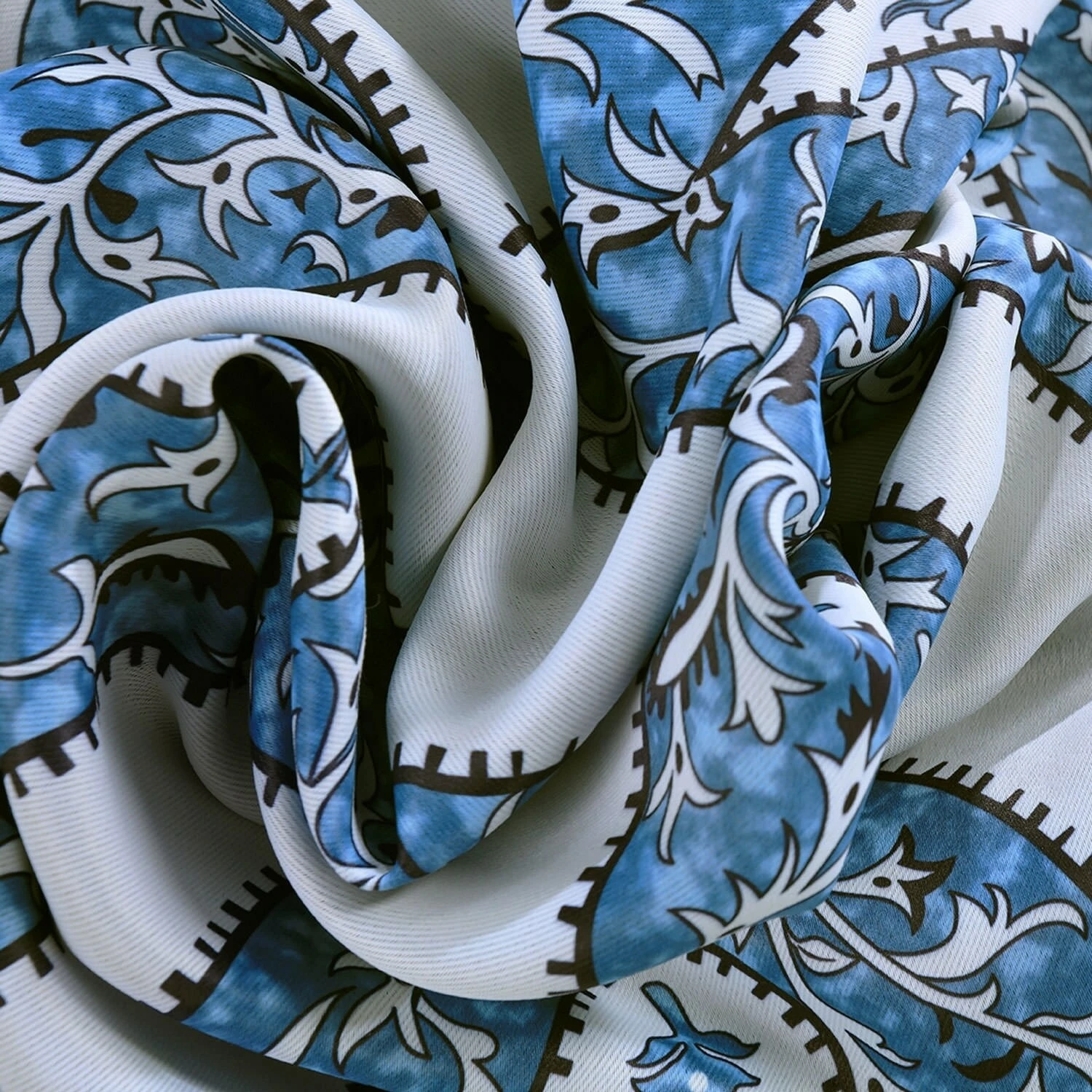 Brand new 😍 Exclusive Fabrics Medallion Blue Room Darkening Curtain Panel Pair (2 Panels) 🛒 10 Brand new 😍 Exclusive Fabrics Medallion Blue Room Darkening Curtain Panel Pair (2 Panels) 🛒 - Image 8